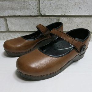 Sanita Oil Tanned Leather Mary Jane Clogs Women's Footwear Nursing Shoes Sz 39